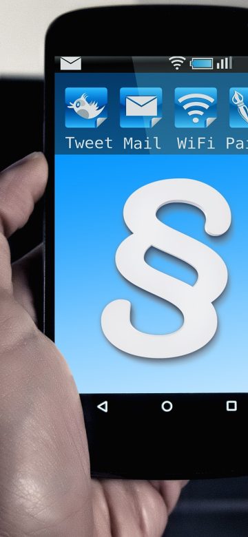 诡影藏锋 App 阅读界面在手机竖屏中显示正文，右侧滑出伏笔标记侧栏，深蓝底色文字对比清晰